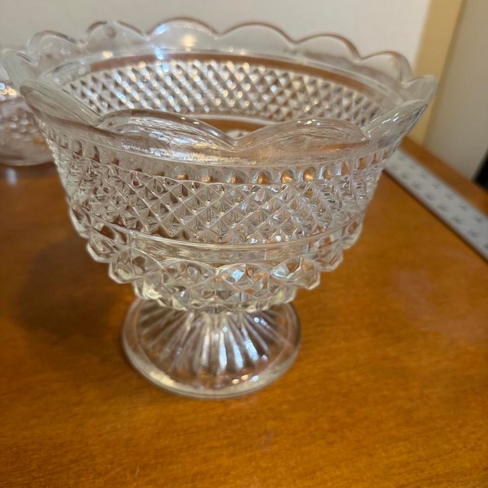 Vintage Anchor Hocking Wexford Clear Glass Footed Bowl Scalloped Edge Diamond